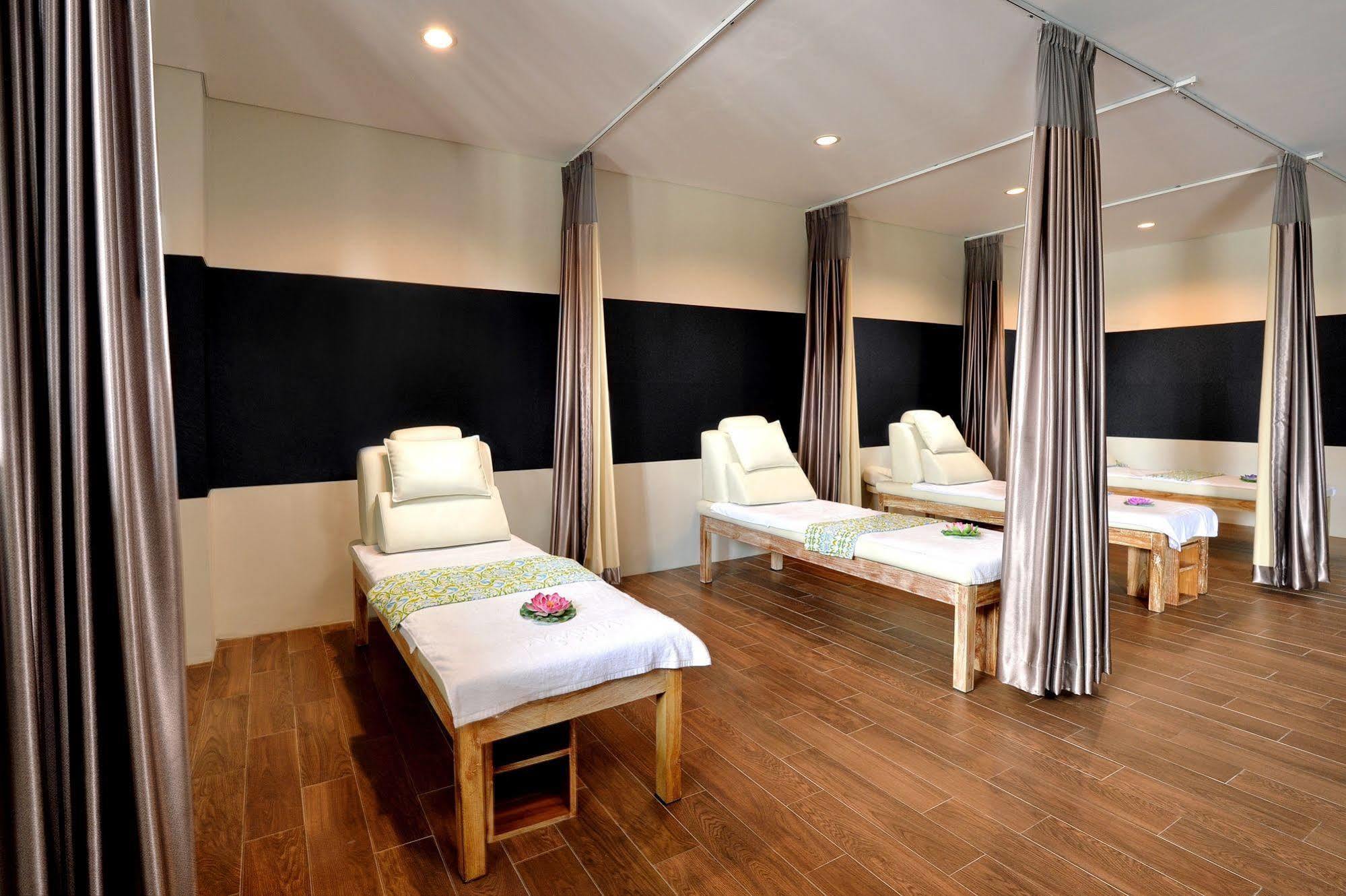 The Atrium Hotel & Resort Yogyakarta Melati Exterior foto