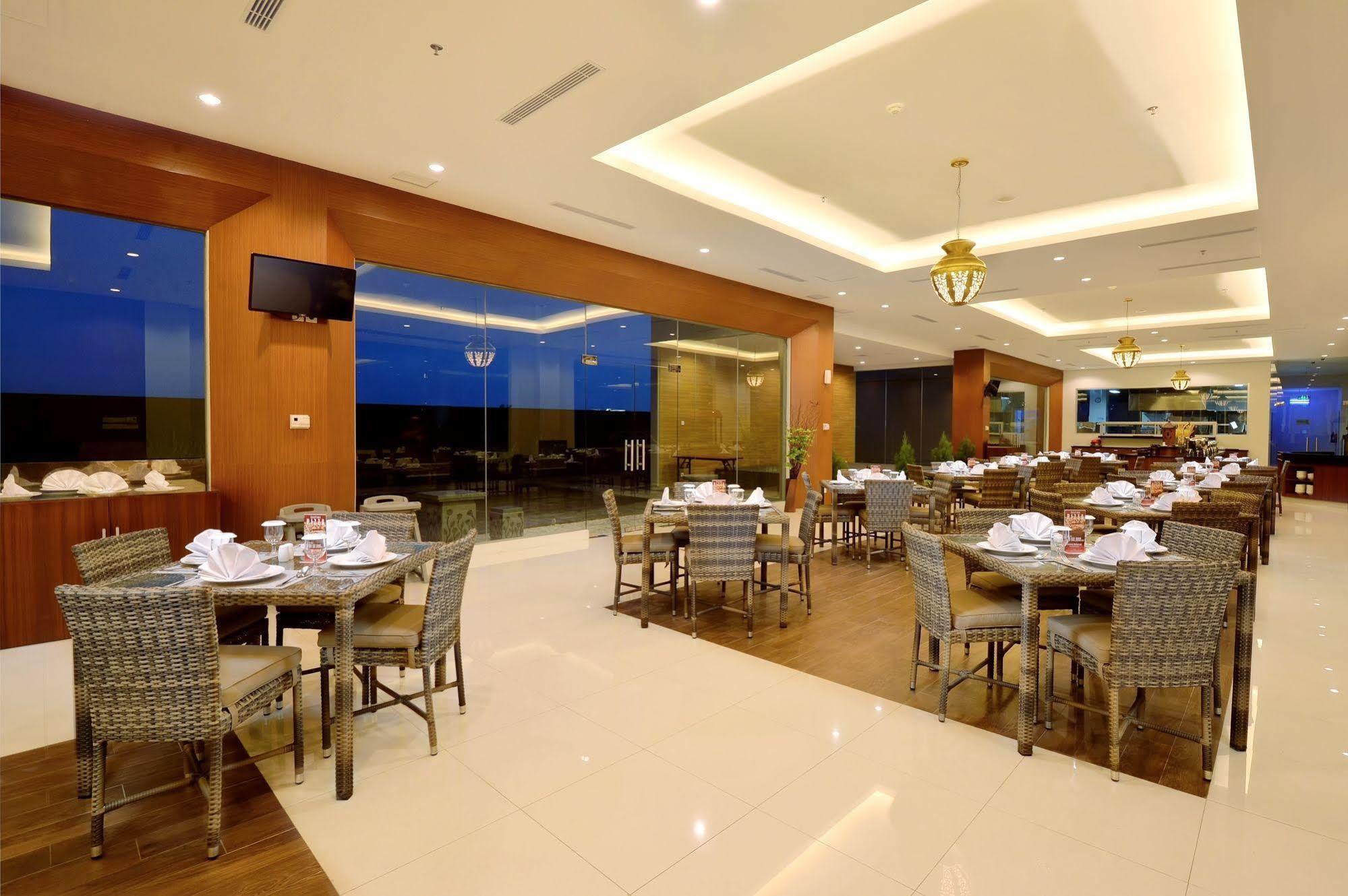 The Atrium Hotel & Resort Yogyakarta Melati Exterior foto